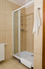 Pokój delux z jacuzzi z lustrem, prysznic